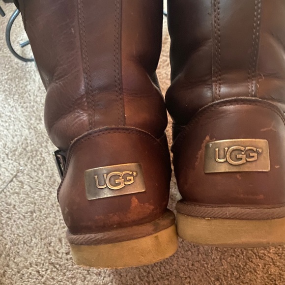 UGGS - Picture 4 of 6